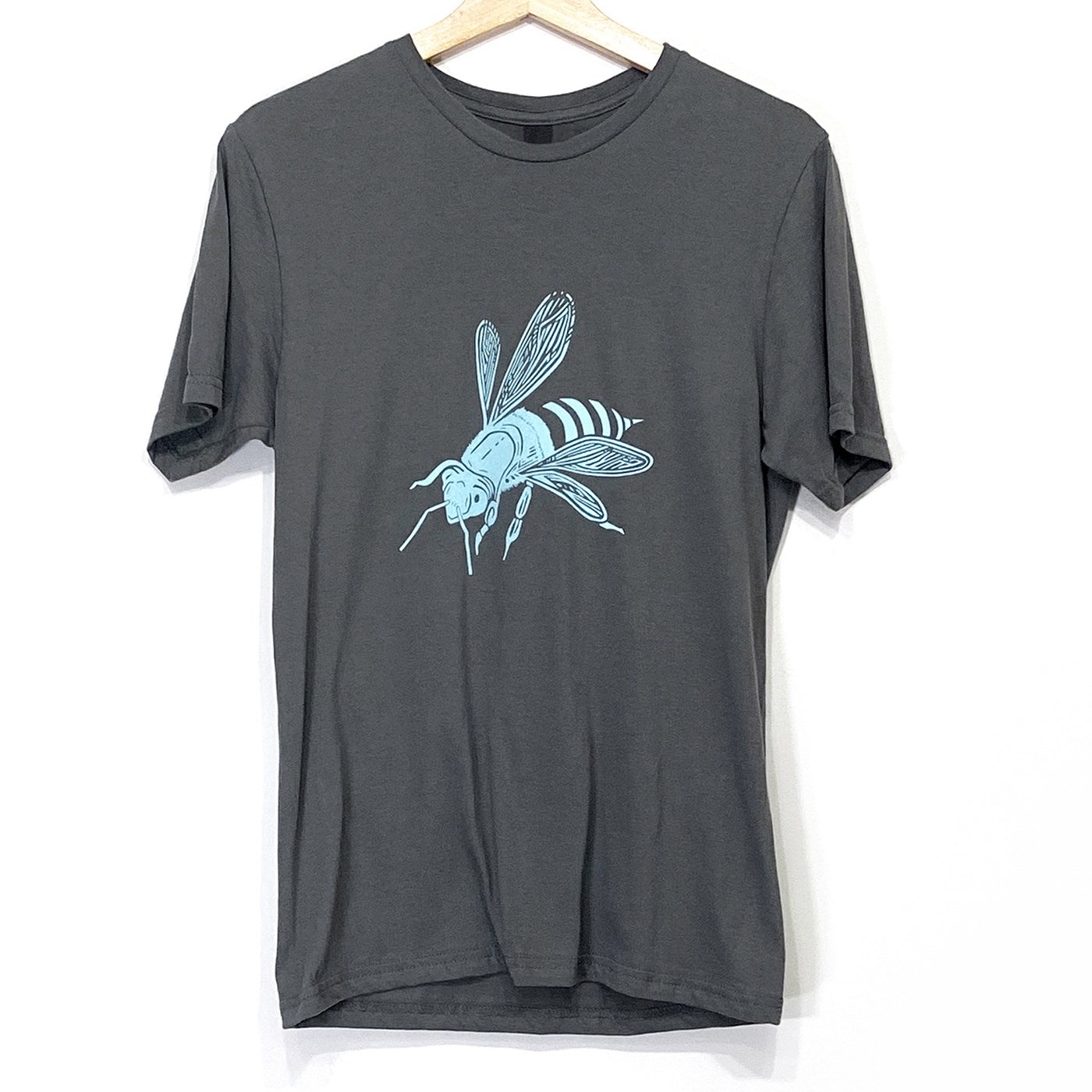 Short sleeved crew necked cotton tee in grey with a light blue bee silkscreen design